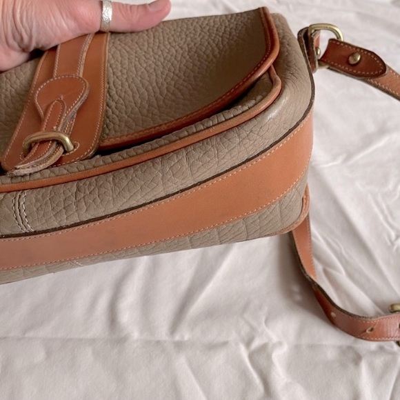 DOONEY & BOURKE Over and Under all-weather leather in Taupe tan leather - Picture 2 of 7